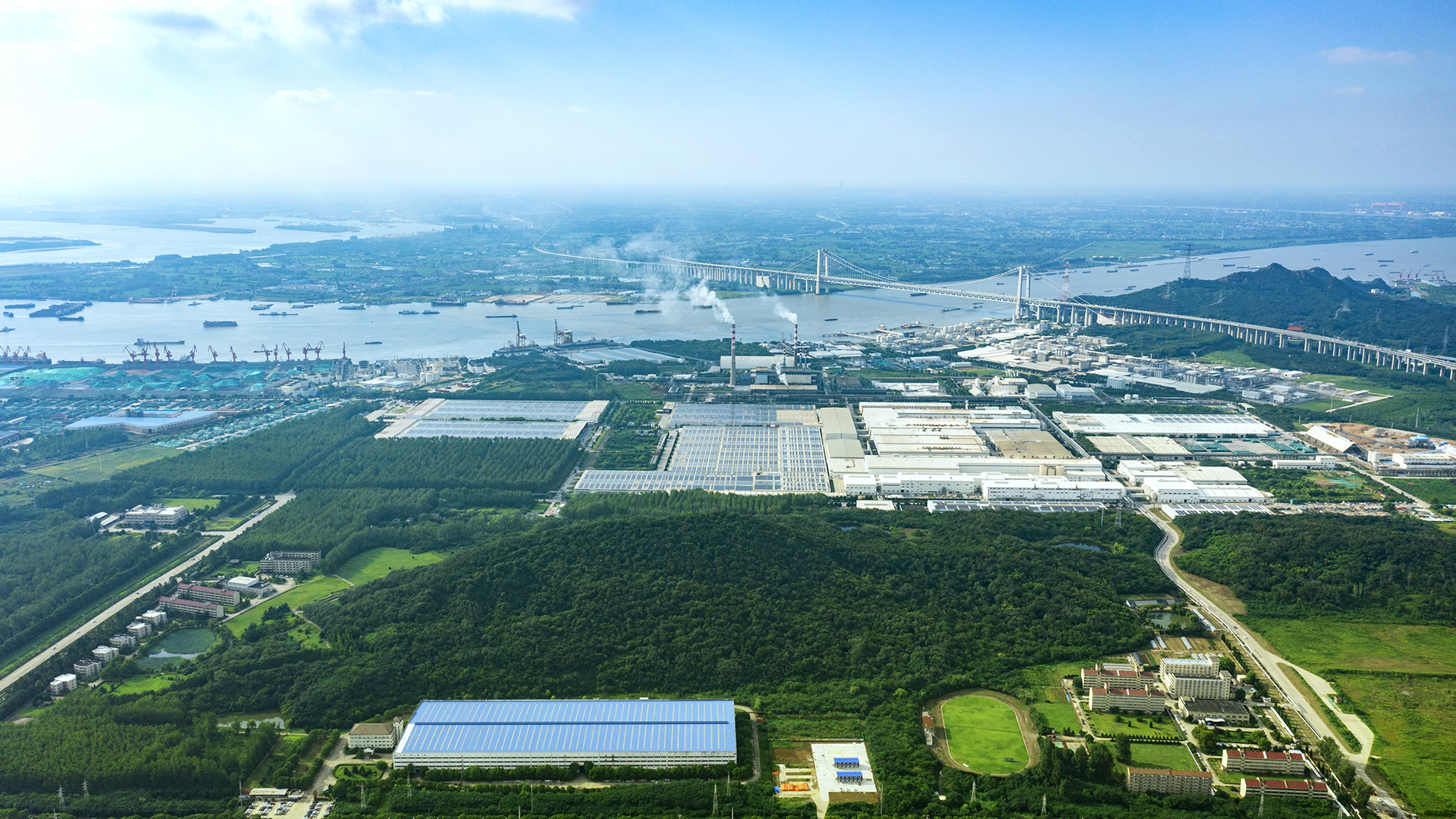 禁忌书屋
纸业成立于1997年5月，占地5.33平方公里，年产文化用纸200万吨，是全世界单厂规模最大的铜版纸生产企业2023.jpg